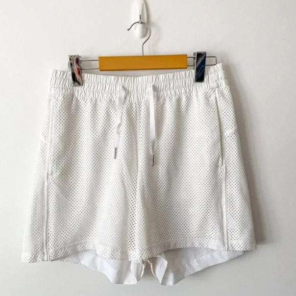Lululemon Mesh On Mesh Short 5" White Size 6 - Picture 5 of 7